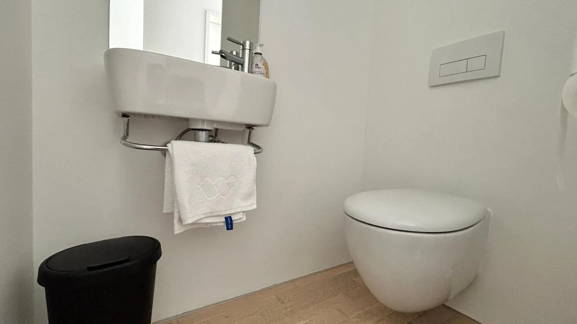 Apartment Modern 4 Bedroom Penthouse With Free Parking