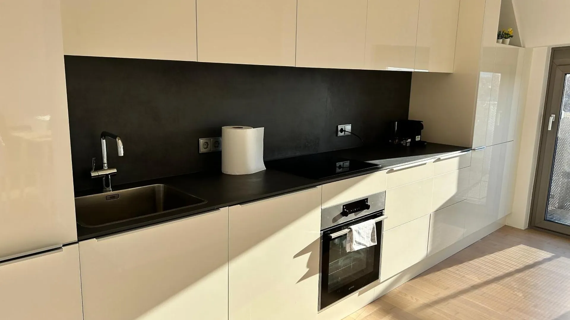 Modern 4 Bedroom Penthouse With Free Parking Vienna