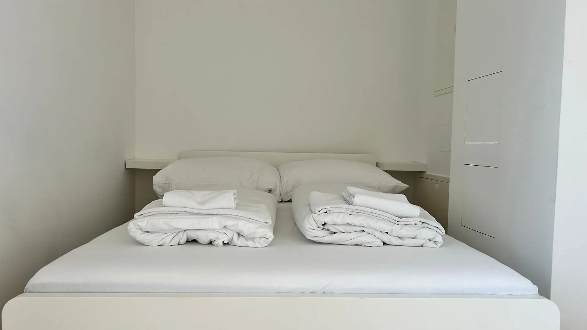 Modern 4 Bedroom Penthouse With Free Parking Austria
