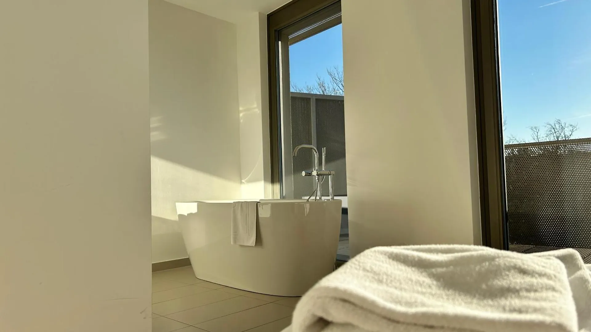 Modern 4 Bedroom Penthouse With Free Parking Vienna