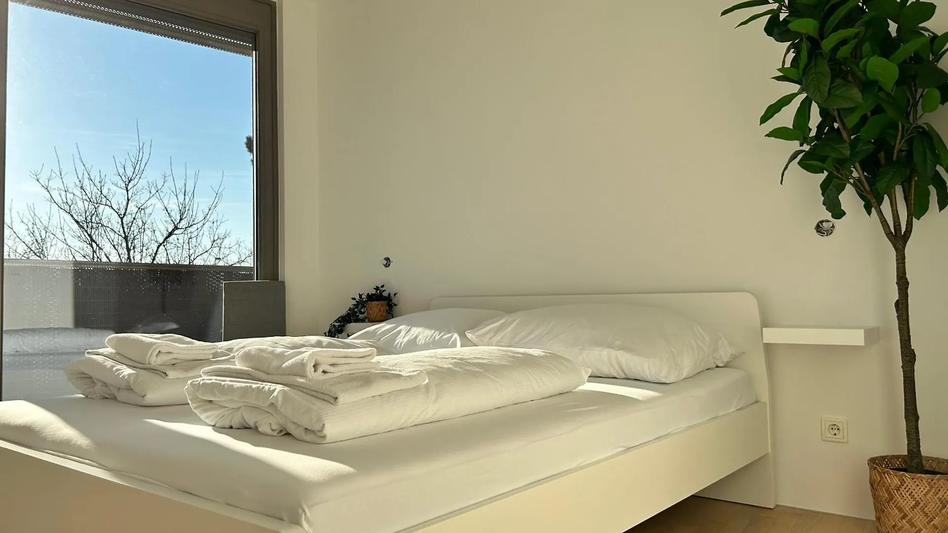 Apartment Modern 4 Bedroom Penthouse With Free Parking