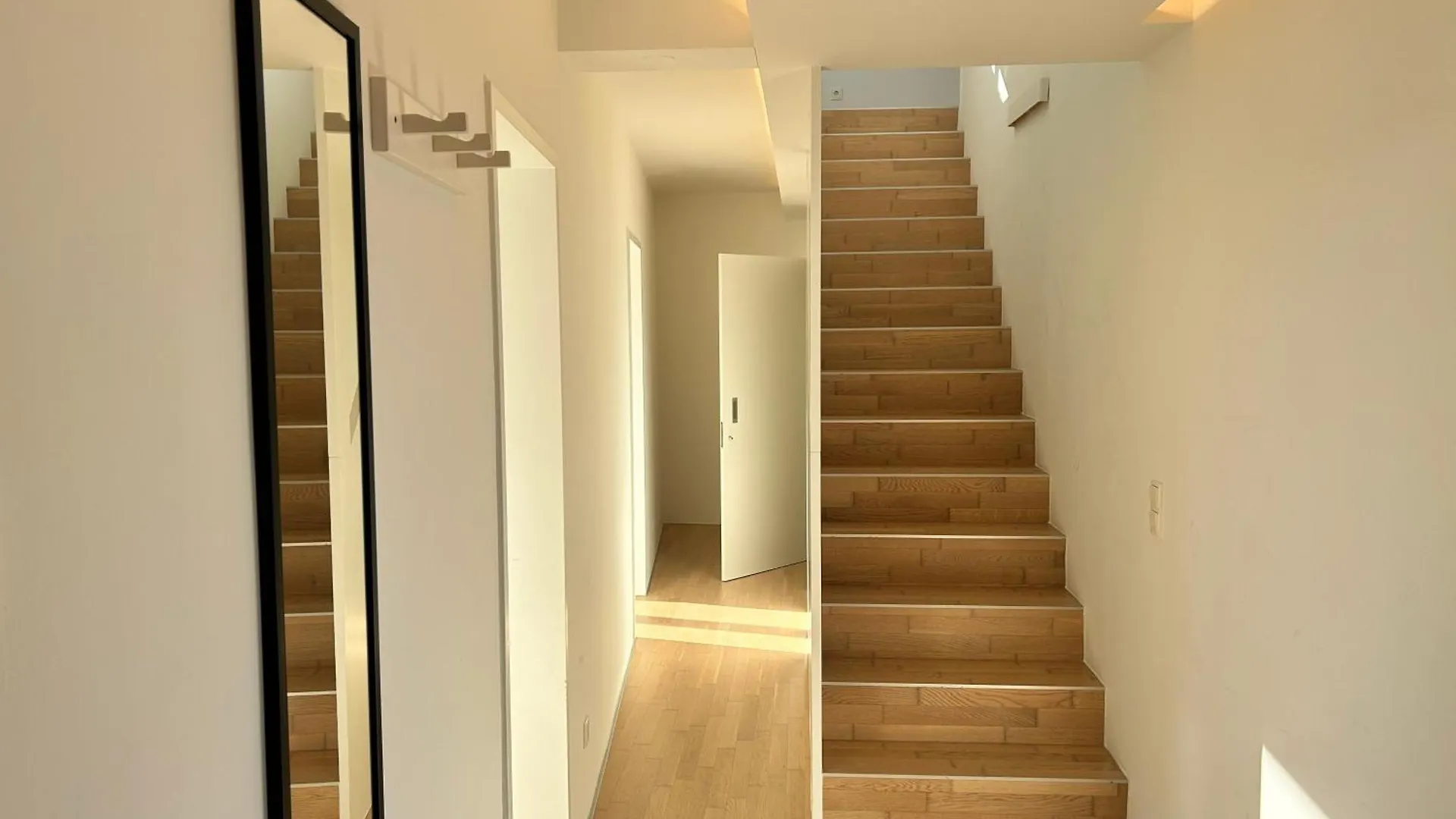 Modern 4 Bedroom Penthouse With Free Parking 0*, Vienna Austria