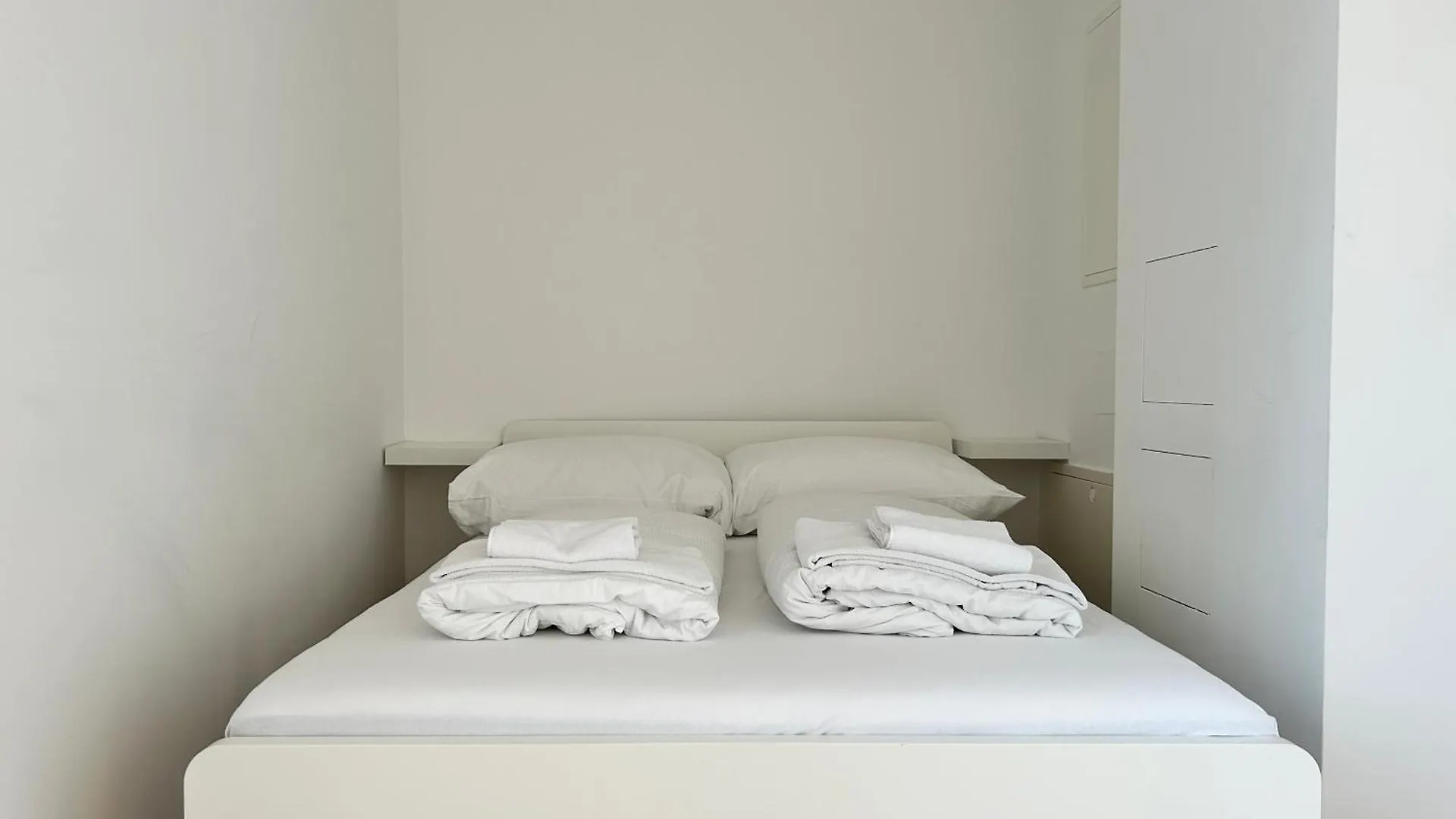 Apartment Modern 4 Bedroom Penthouse With Free Parking