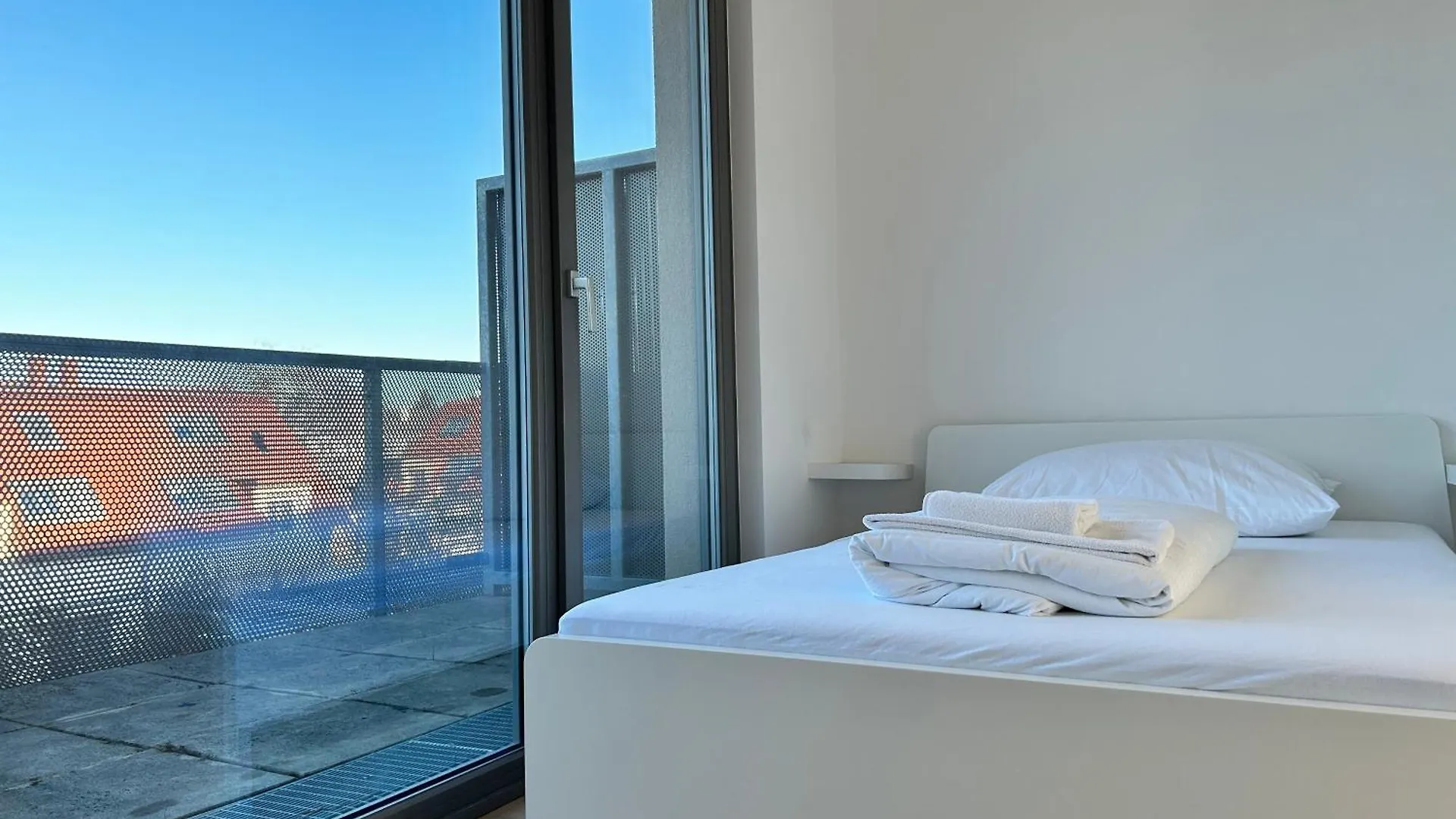 Modern 4 Bedroom Penthouse With Free Parking شقة فيينا