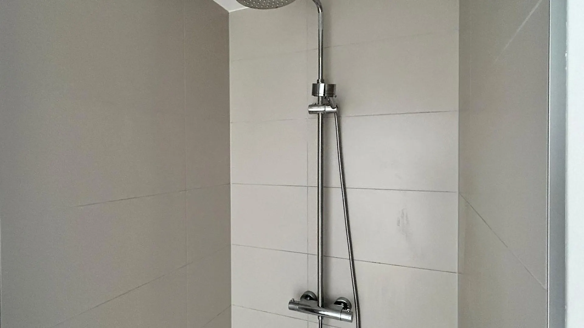 شقة Modern 4 Bedroom Penthouse With Free Parking